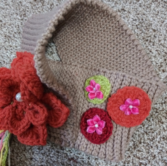 Handmade decorative neck warmer - Picture 12 of 12